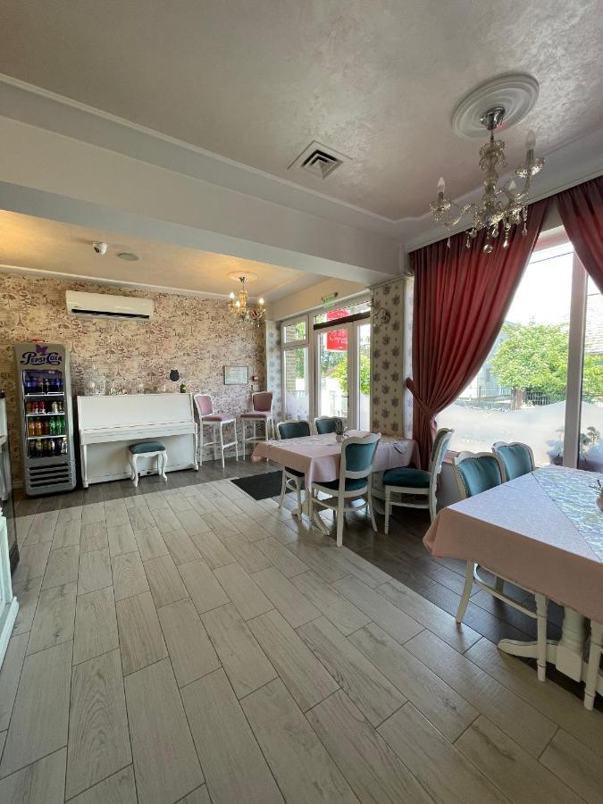 Harmonie Radauti Hostel Ngoại thất bức ảnh